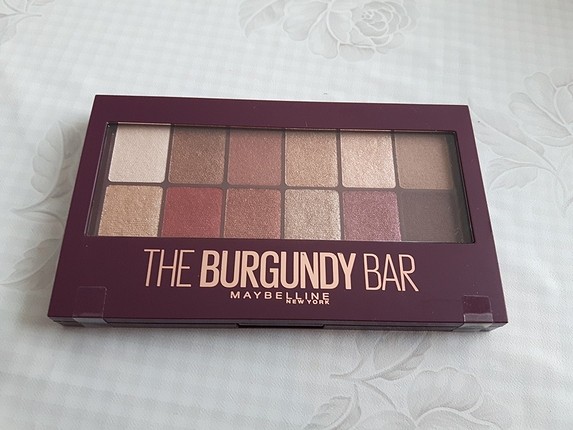 maybelline burgundy bar far paleti