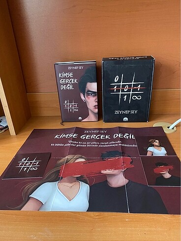 Kimse Gerçek Değil Kutulu Set