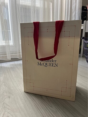 Alexander McQueen karton poşet