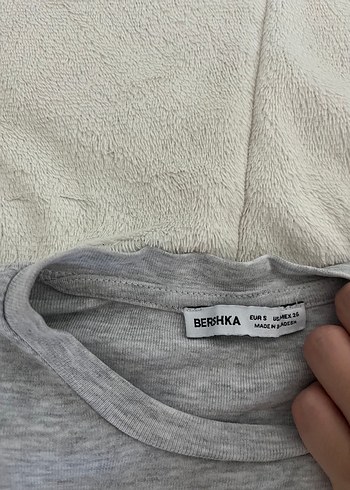 s Beden Gri Kısa Kollu Bershka Tişört