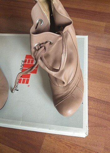 39 Beden camel Renk ELLE DERI BOT