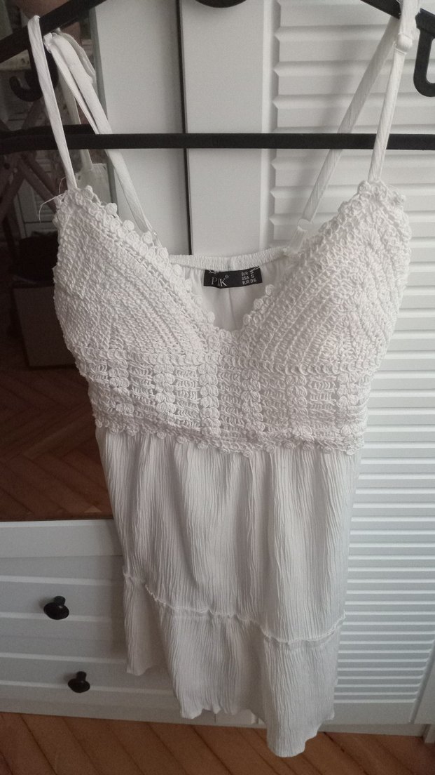 İnce Askılı Beyaz Nakışlı Mini Örgü Elbise - Görsel 4