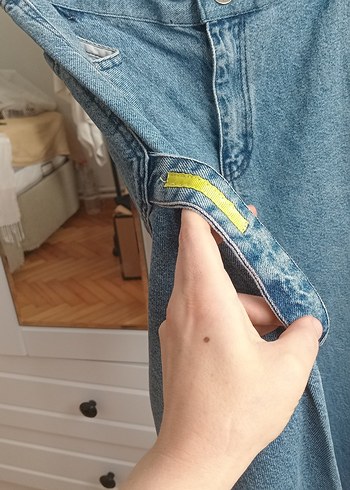 Mavi Beli Kemerli Rahat Kesim Denim Pantolon - Görsel 4