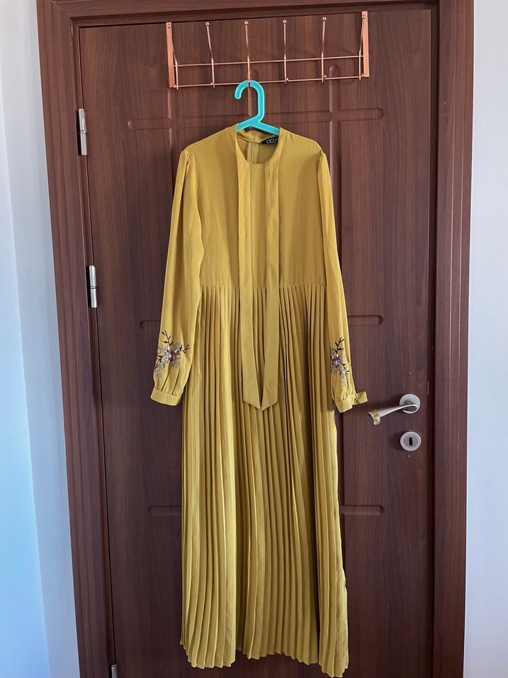 Kadın Sarı Pilili Uzun Elbise - Görsel 2