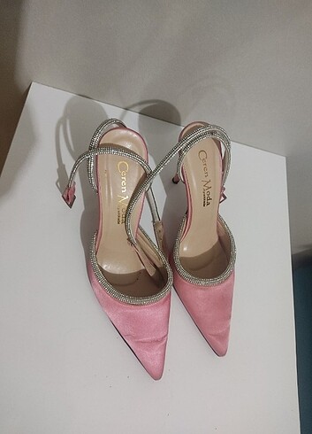 Pembe saten taşlı stiletto model topuklu ayakkabı