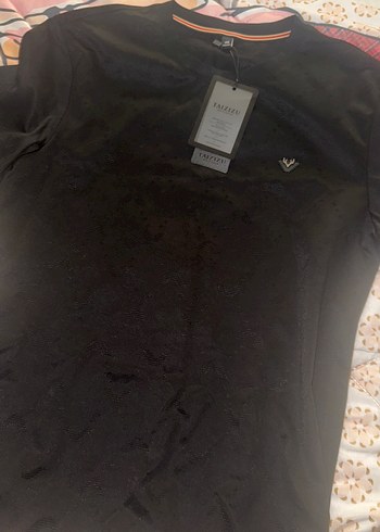 Siyah V Yaka Erkek Tişört - Görsel 3