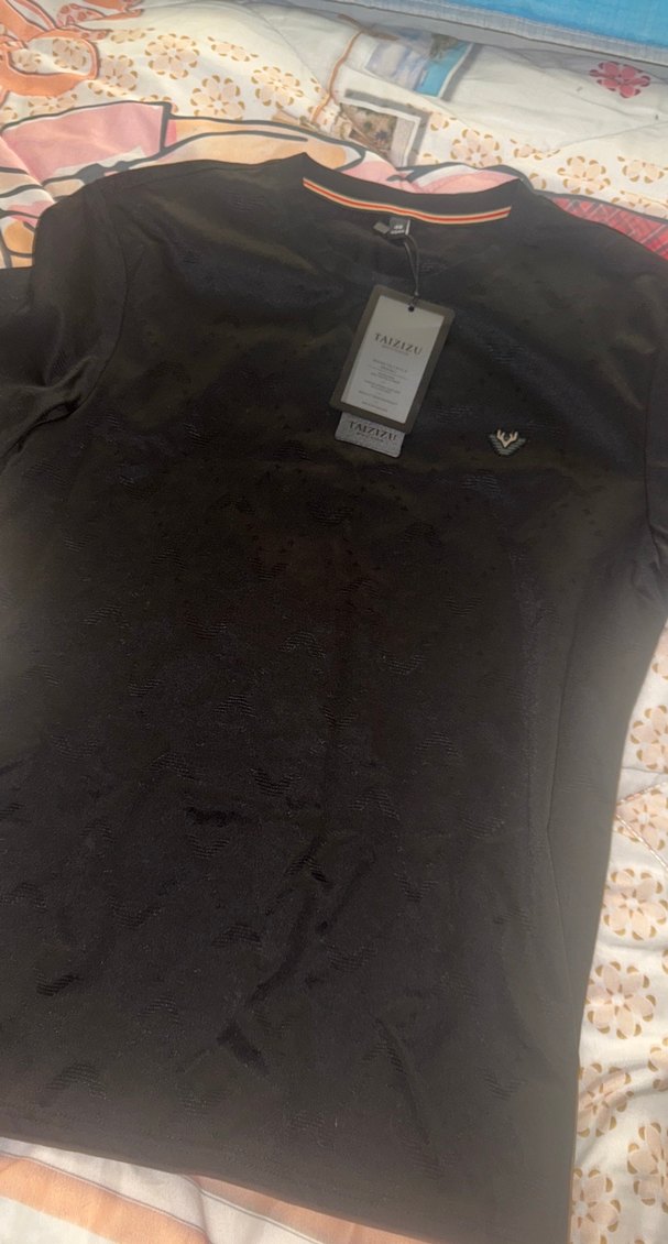 Siyah V Yaka Erkek Tişört - Görsel 3