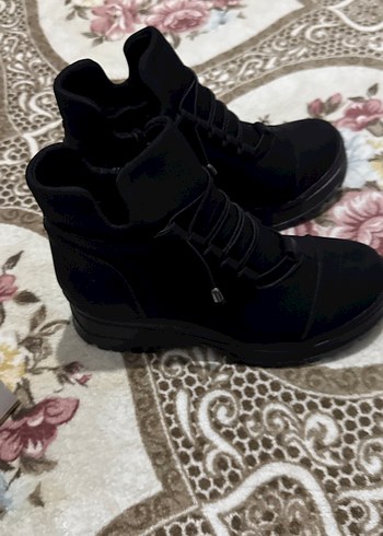 Siyah kısa kadın bot - Görsel 7