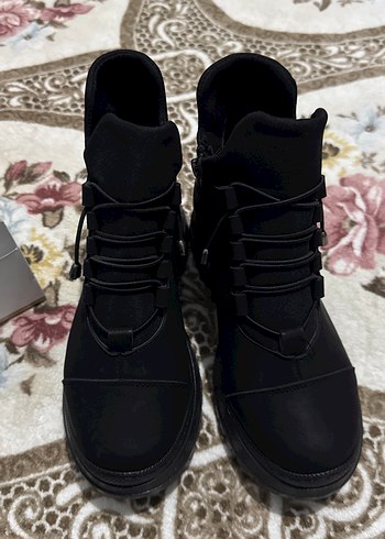 Siyah kısa kadın bot - Görsel 6