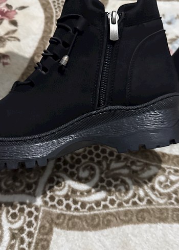 Siyah kısa kadın bot - Görsel 5