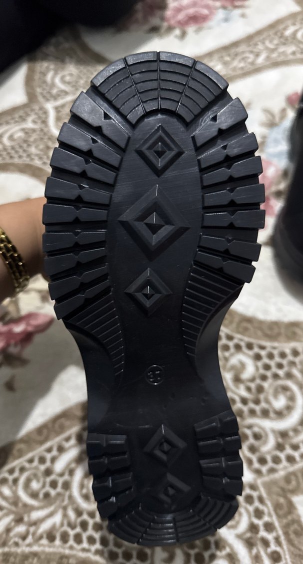 Siyah kısa kadın bot - Görsel 3