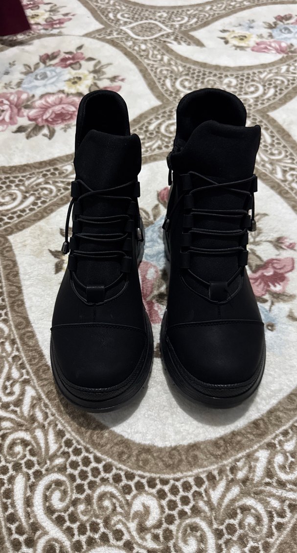 Siyah kısa kadın bot - Görsel 2