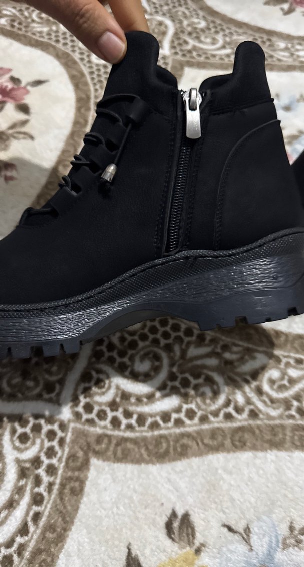 Siyah kısa kadın bot - Görsel 5