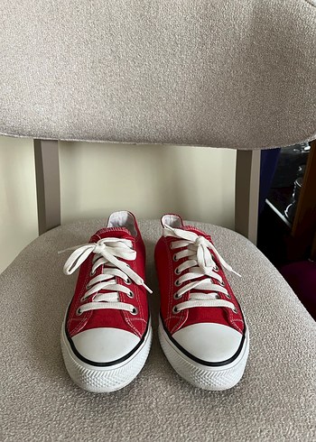 41 Beden Bileksiz Kırmızı Converse