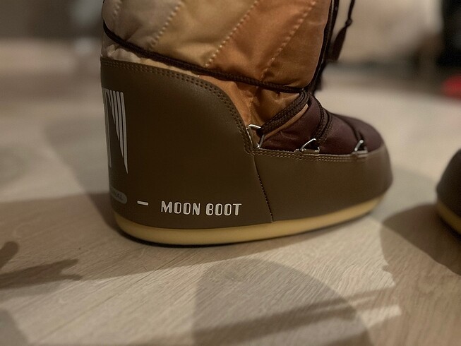 39 Beden moon boot