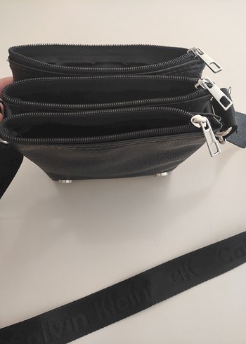  Beden Calvin Klein Siyah Deri Kadın Çapraz Çanta