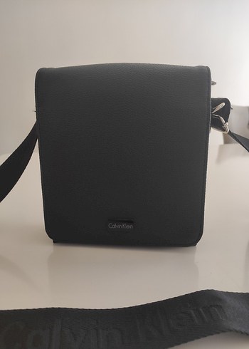 Calvin Klein Siyah Deri Kadın Çapraz Çanta