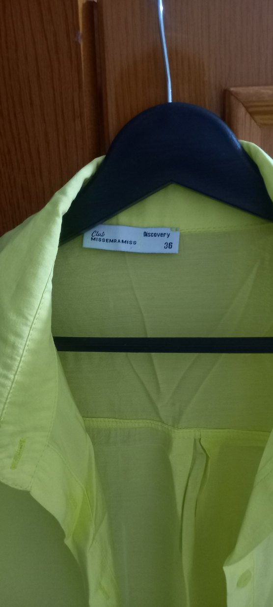 Sarı Düğmeli Kadın Gömlek - Görsel 2