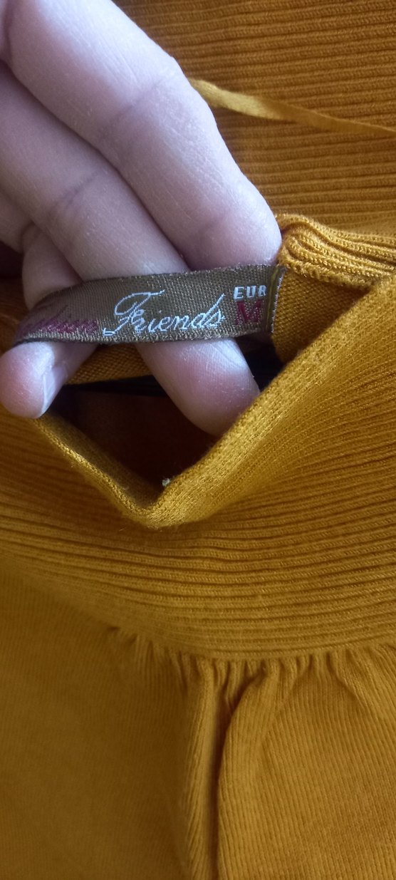 Sarı Düğmeli Kadın Kazak - Görsel 3