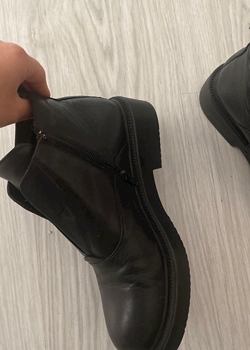 37 Beden Siyah Minimalist Kadın bot