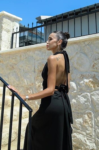 Zara Boyundan bağlamalı elbise