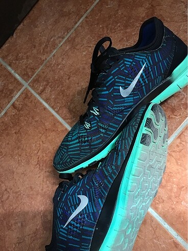 38 Beden siyah Renk Nike orjinal son fiyattır