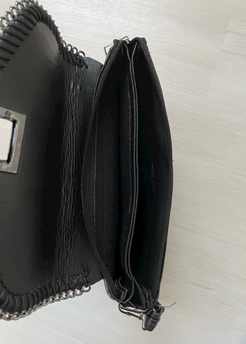 Zincir Detaylı Siyah Portföy Çanta - Görsel 3
