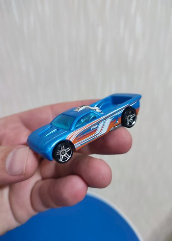 Beden 2013 mattel hot wheels oyuncak araba, 2 adedin fiyatıdır