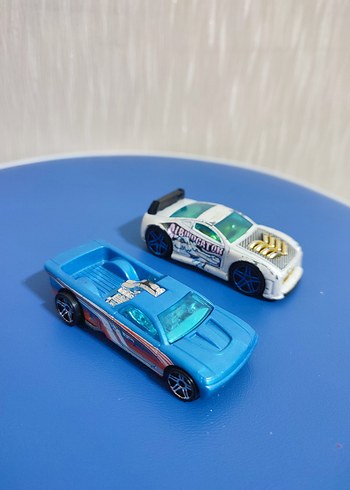 2013 mattel hot wheels oyuncak araba, 2 adedin fiyatıdır