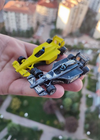 Beden 2000 yılı hot wheels oyuncak araba, 2sinin fiyatıdır