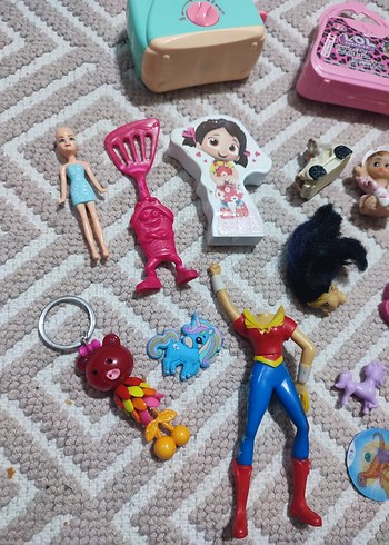 Birçok hasarlı hasarsız kız oyuncakları, hepsinin fiyatıdır - Görsel 2