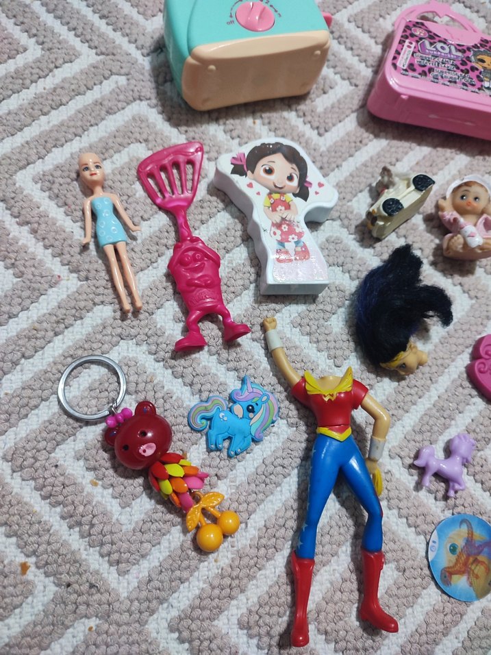 Birçok hasarlı hasarsız kız oyuncakları, hepsinin fiyatıdır - Görsel 2