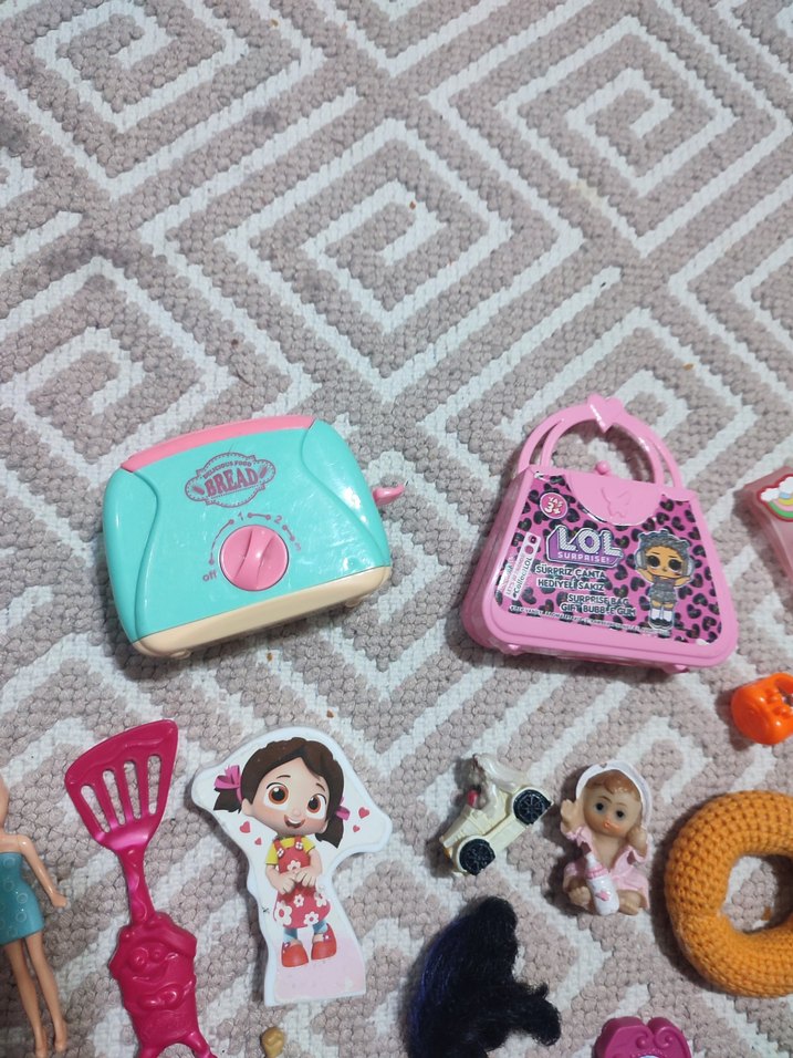 Birçok hasarlı hasarsız kız oyuncakları, hepsinin fiyatıdır - Görsel 3