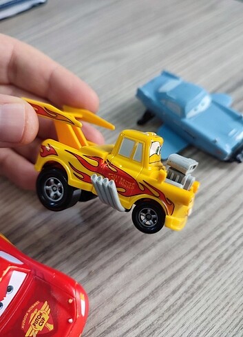  Beden Renk Disney cars arabaları 3 adet fiyatıdır 