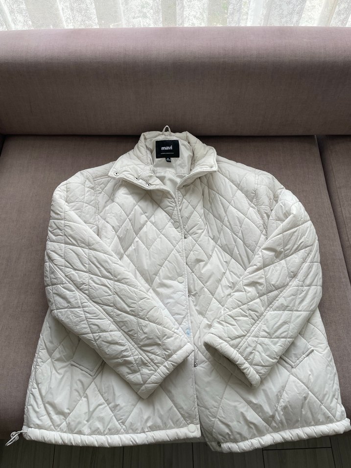 Mavi Kapitone Beyaz Kadın Ceket - Görsel 4