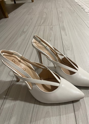 39 Beden Beyaz Derimod Tokalı Stiletto Kadın Abiye Ayakkabı