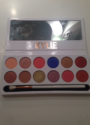 Kylie Cosmetics - The Royal Peach Paleti