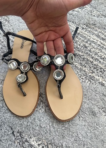 37 Beden Parlak taş detaylı Sandalet