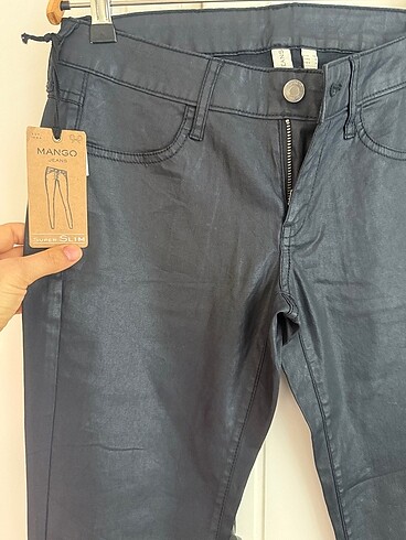Mango Mango deri görünümlü pantolon
