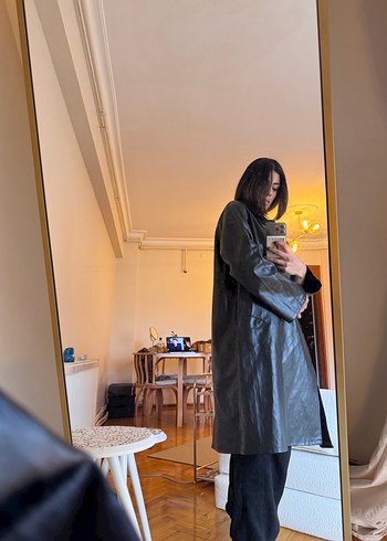 Siyah Deri Midi Kadın Yağmurluk - Görsel 2