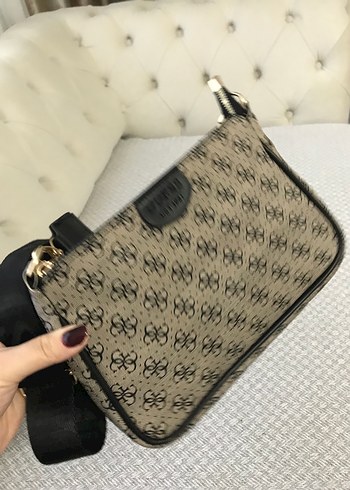 Beden gri Renk Gri Baskılı Guess Kadın Omuz Çantası