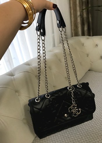 Zara Zincir Detaylı Siyah Deri Yılan Desenli Çanta