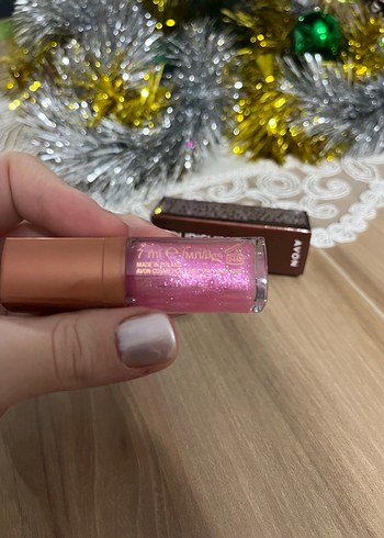 Parlak Pembe Besleyici Dudak Yağı - Görsel 3