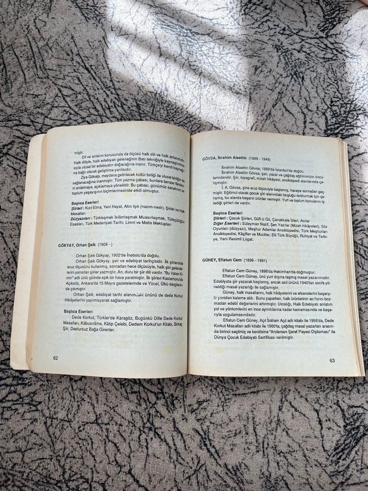 Şairler ve Yazarlar Sözlüğü - Görsel 3