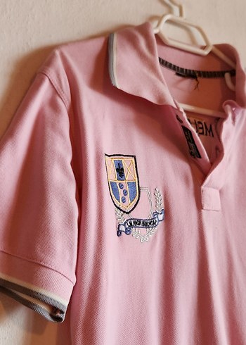 Pembe Nakış Detaylı Kısa Kollu Polo Yaka Tişört
Açıklama - Görsel 3