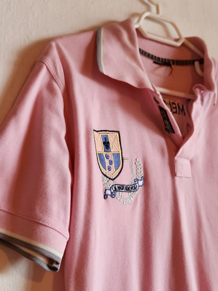 Pembe Nakış Detaylı Kısa Kollu Polo Yaka Tişört
Açıklama - Görsel 3