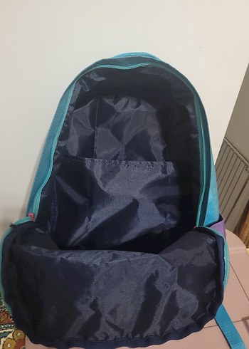 Çocuklar için renkli okul çantası