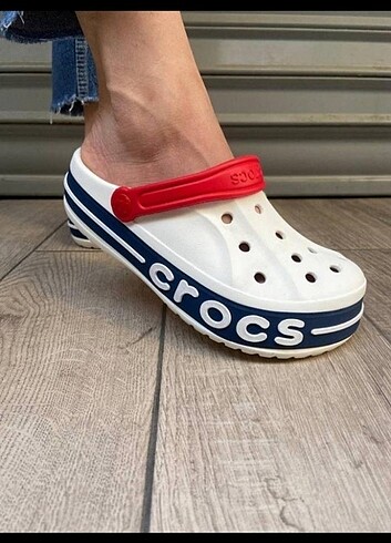 Crocs 35