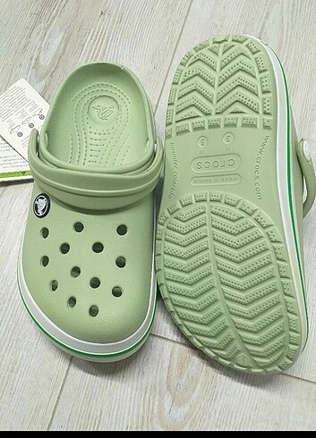 Crocs. 35