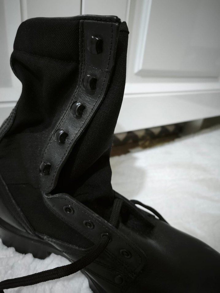 Siyah Minimalist Goth Erkek Bot - Görsel 3